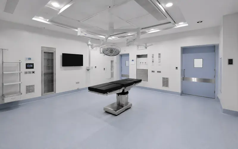 Heat-welded conductive vinyl sheet flooring in a UAE hospital operating theatre with 150mm coved skirting