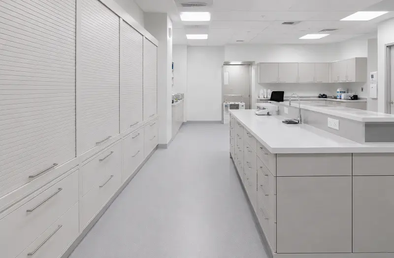 Static-dissipative vinyl sheet flooring in a Dubai hospital pharmacy compounding suite